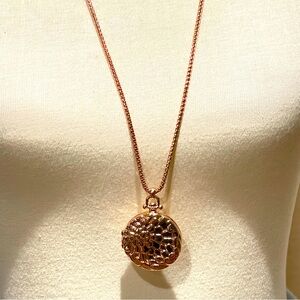Avon Floral Metal Medallion Locket Necklace in Rose Gold Tone 30" Chain
